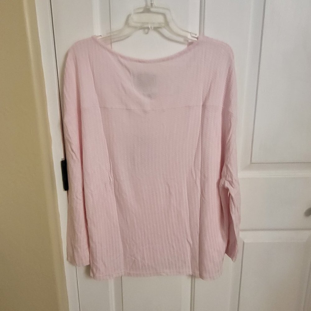 Chaser NWT Pink V-Neck Super Soft Pullover Sweater Top Size Medium - Picture 2 of 6